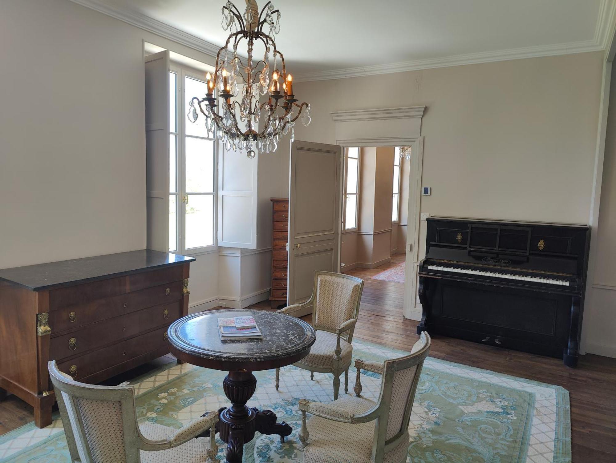 Le Chateau Du Sollier - Charme Et Confort A 5mn Du Peage