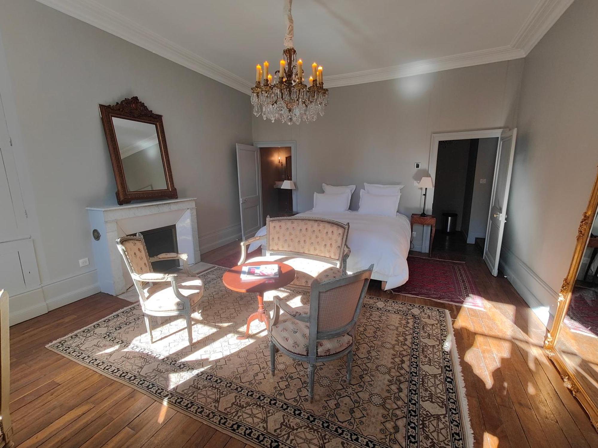 Le Chateau Du Sollier - Charme Et Confort A 5mn Du Peage Appart hôtel Le Subdray