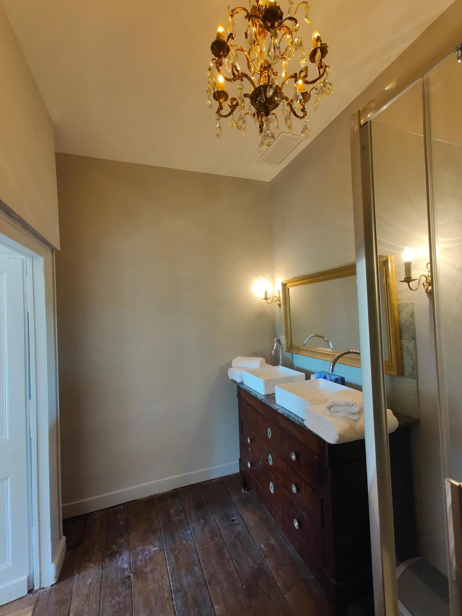 Le Chateau Du Sollier - Charme Et Confort A 5mn Du Peage Le Subdray