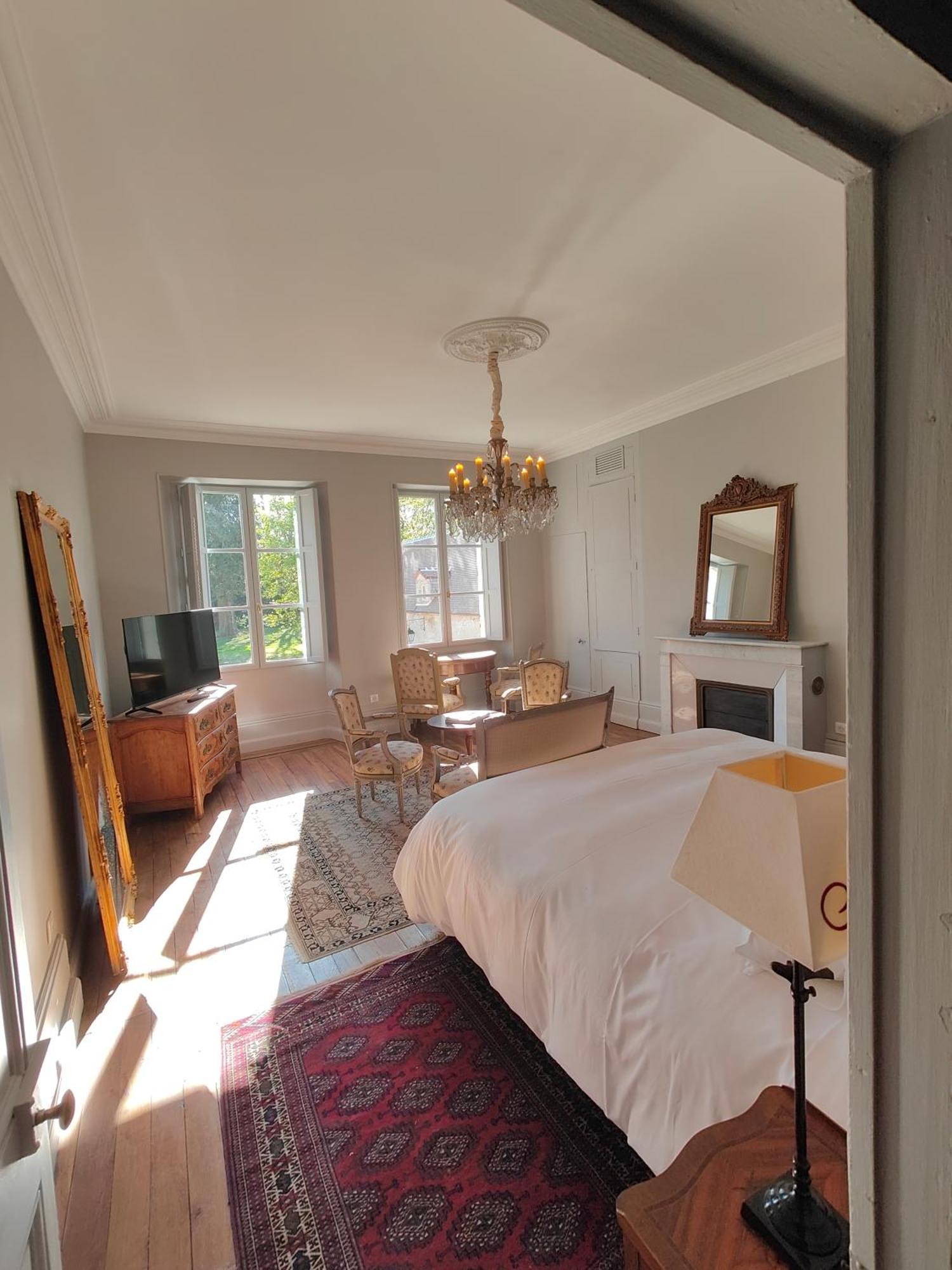 Le Chateau Du Sollier - Charme Et Confort A 5mn Du Peage Appart hôtel