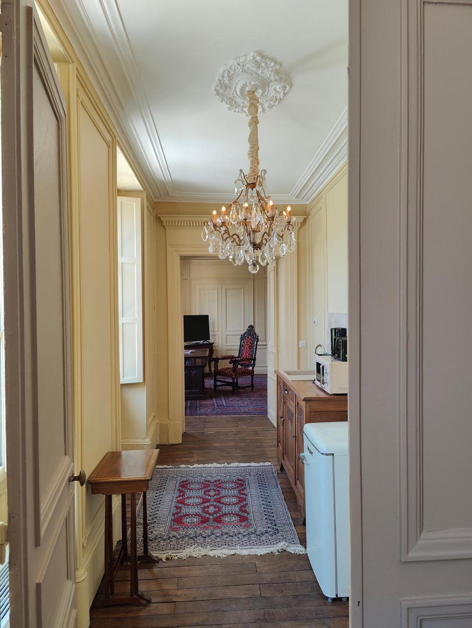 Le Chateau Du Sollier - Charme Et Confort A 5mn Du Peage Appart hôtel *