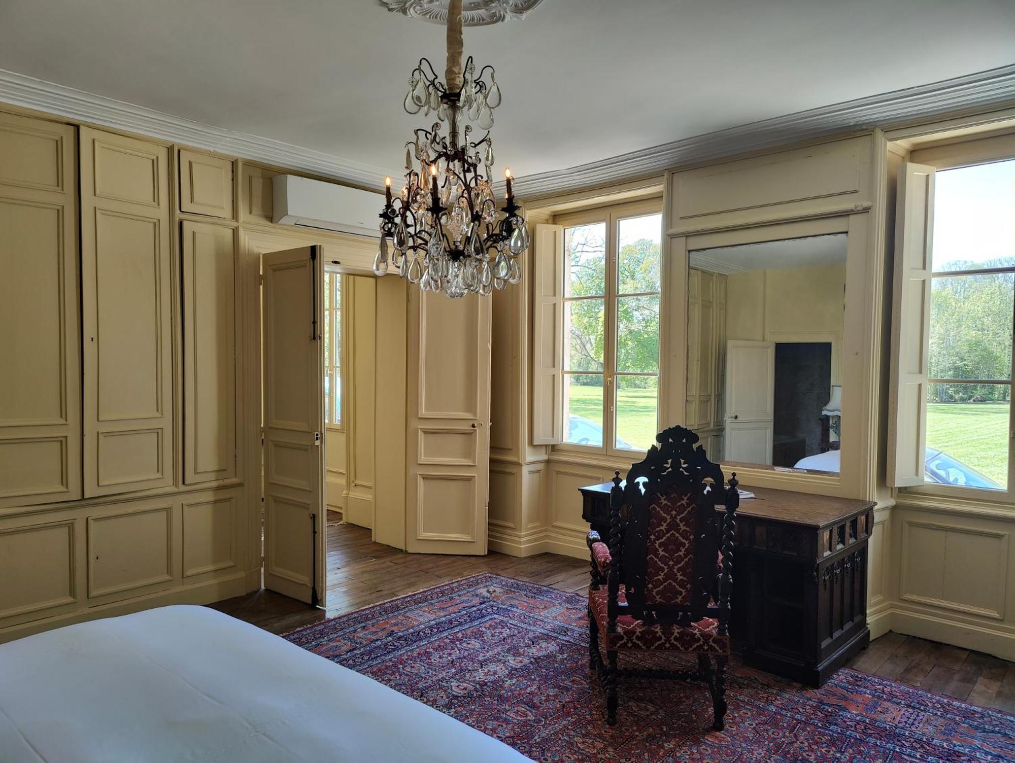 Le Chateau Du Sollier - Charme Et Confort A 5mn Du Peage *