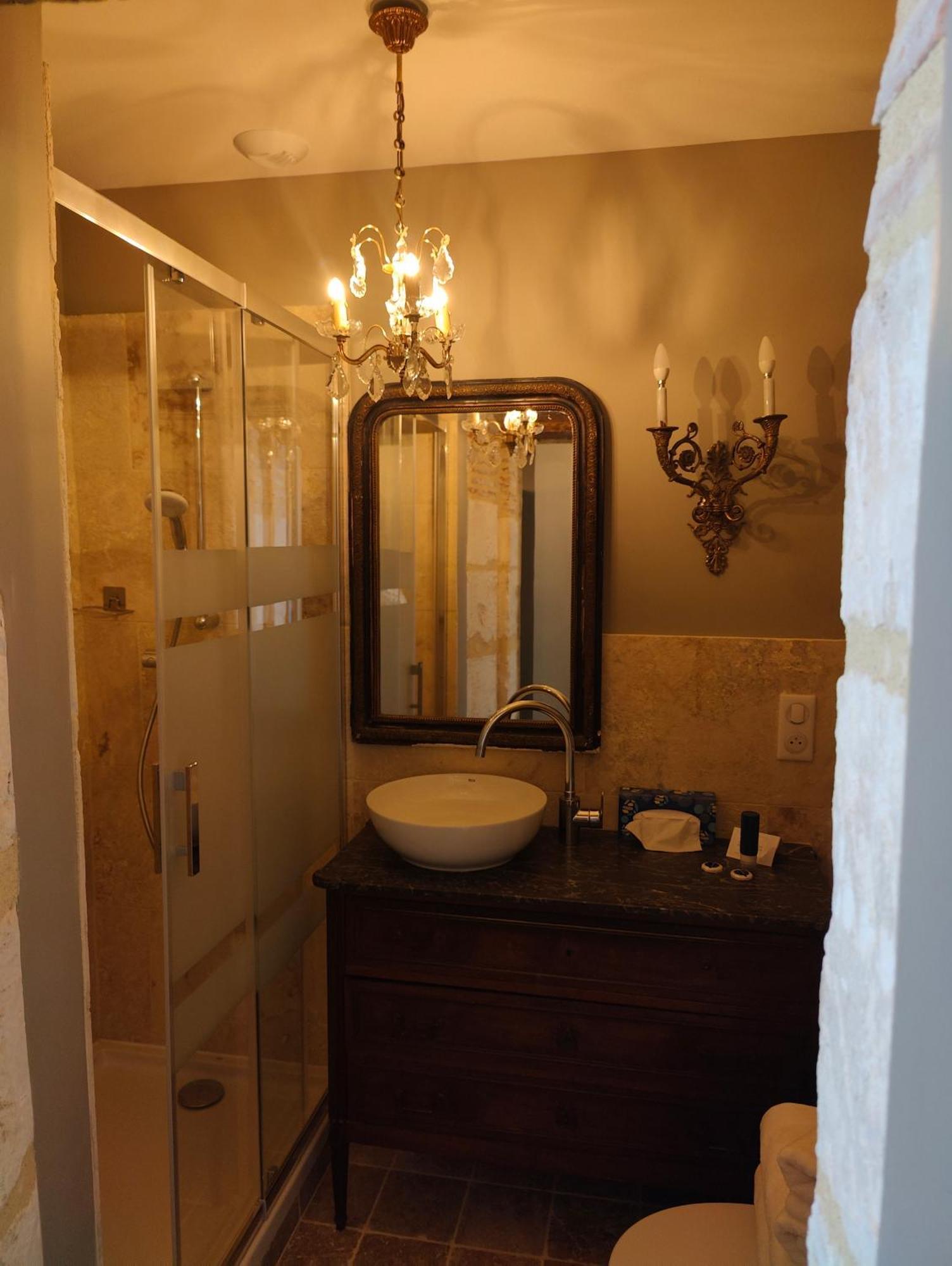 Le Chateau Du Sollier - Charme Et Confort A 5mn Du Peage Appart hôtel *