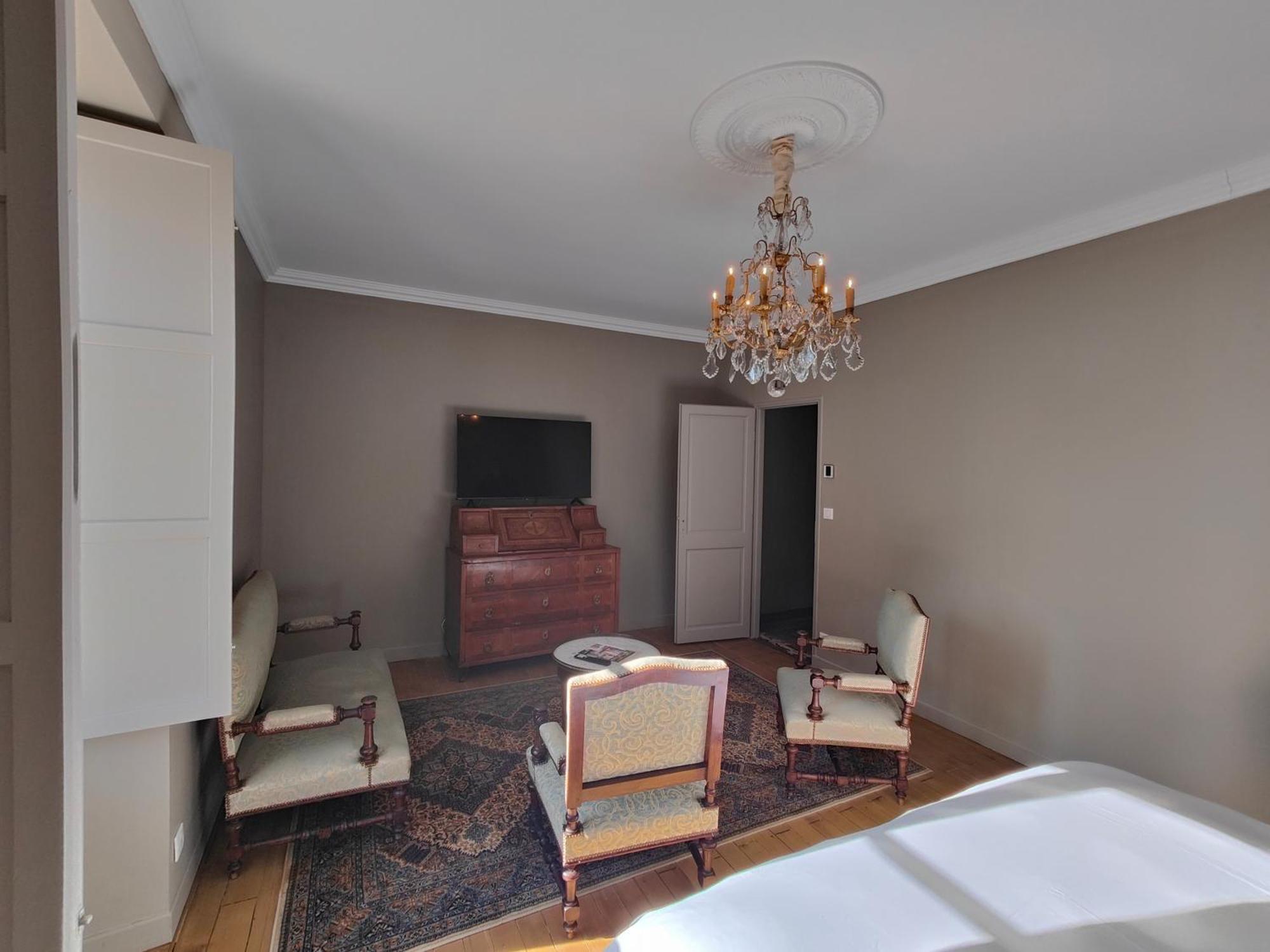 Le Chateau Du Sollier - Charme Et Confort A 5mn Du Peage