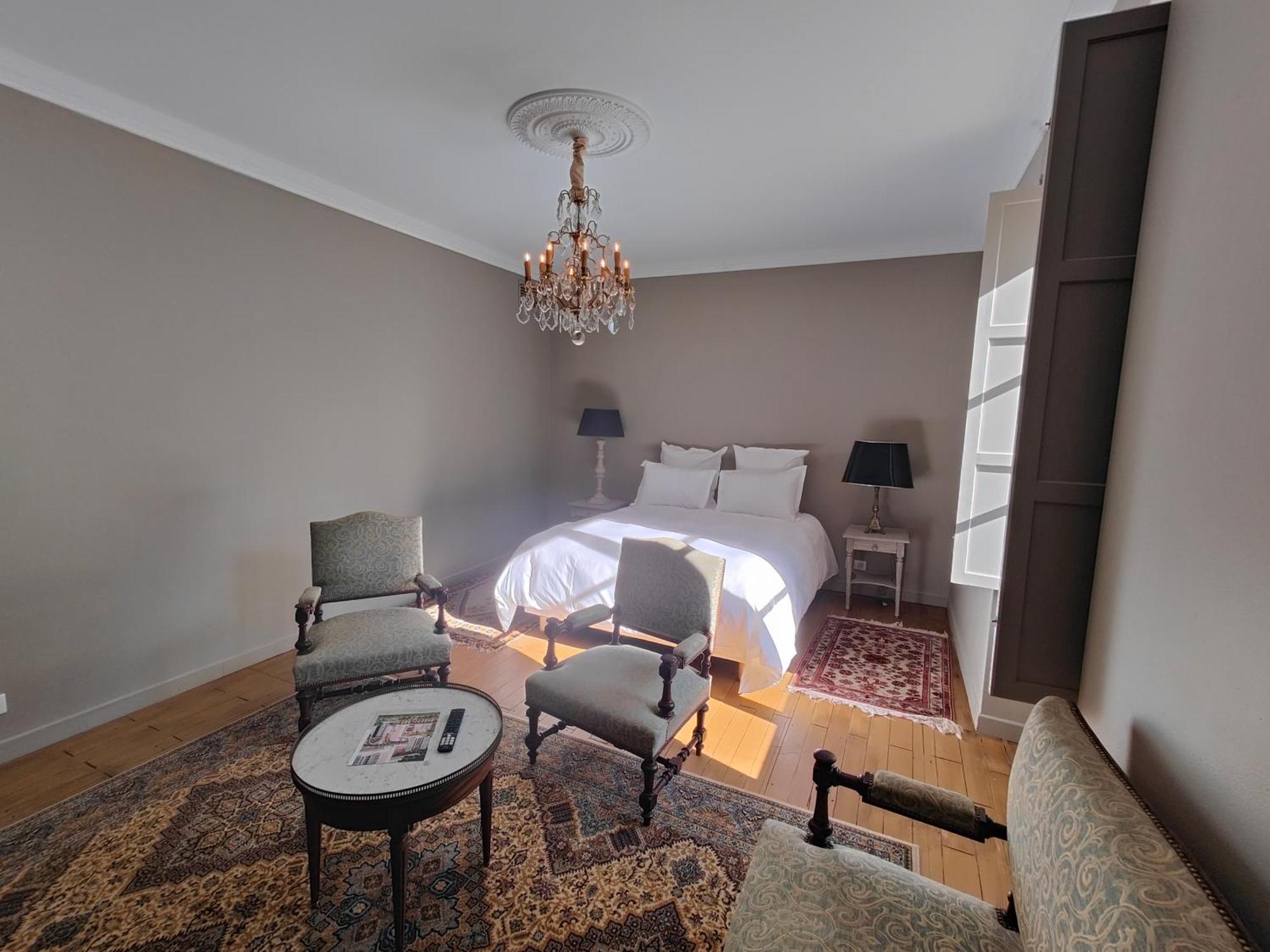 Le Chateau Du Sollier - Charme Et Confort A 5mn Du Peage Appart hôtel