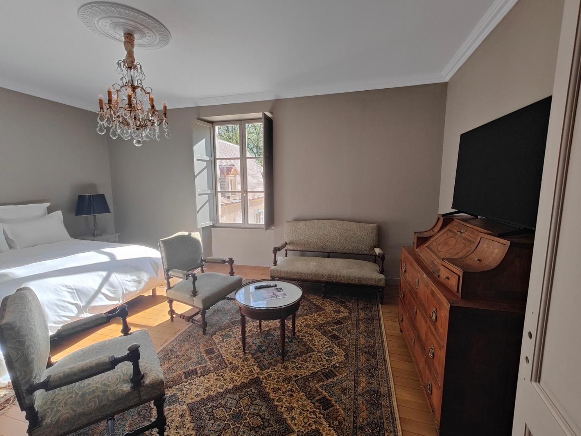 Le Chateau Du Sollier - Charme Et Confort A 5mn Du Peage