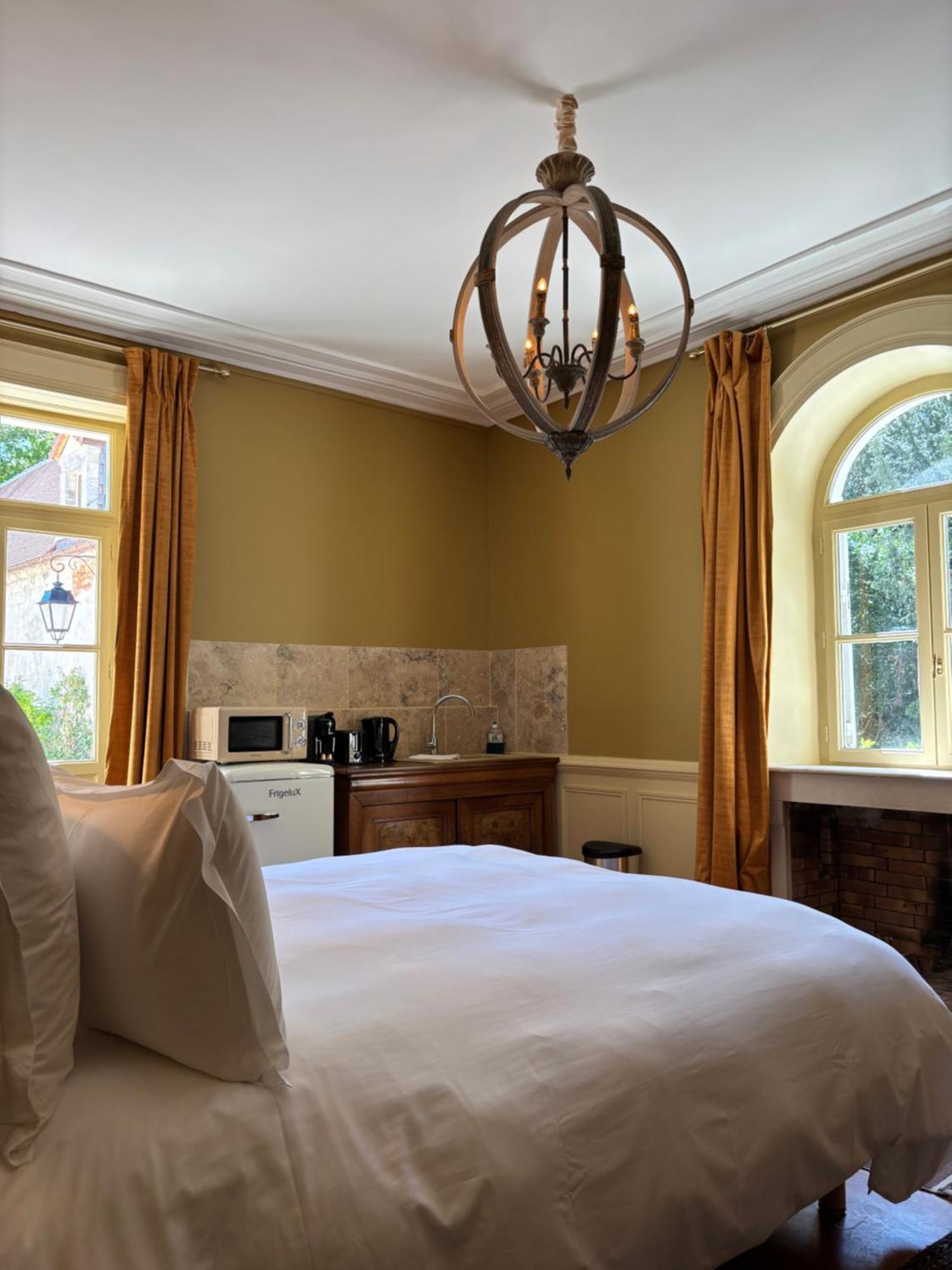 Le Chateau Du Sollier - Charme Et Confort A 5mn Du Peage Appart hôtel Le Subdray